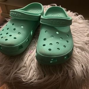 They are a size 8 in women .